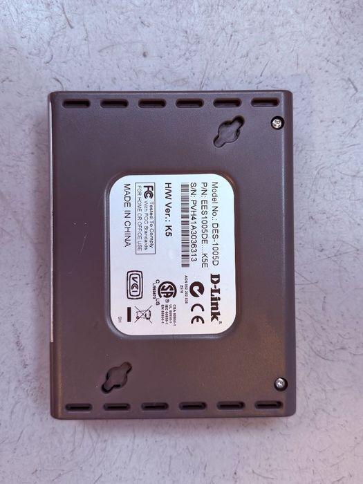 Zestaw D-Link: router DI-524 + switche DES-1005D i DES-1008D + zasilacze