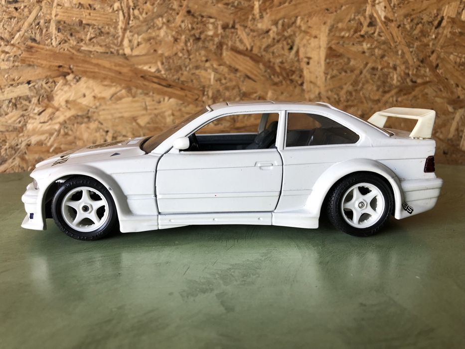 Колекційна модель BMW M3 E36 GTR Warsteiner 1:24 Bburago
