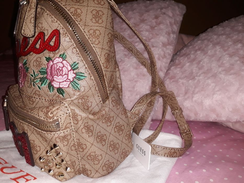 Mochila Guess (logótipo bege)
