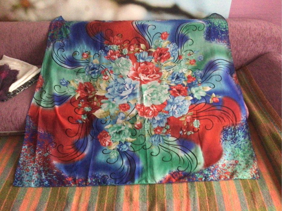 Платки, шарфы шелковые и бандана