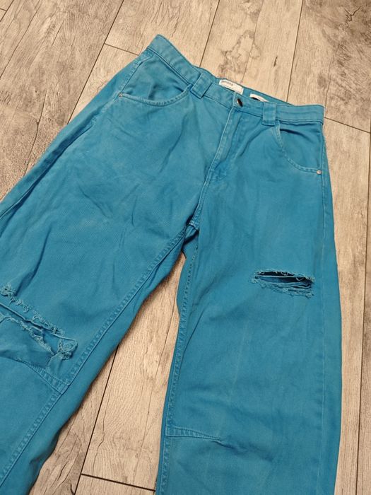 Spodnie jeansowe niebieskie Bershka balloon L 100 % bawełna z dziurami