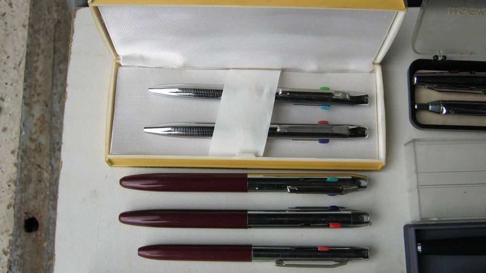 Ручки шариковые двухцветные трехцветные ссср письменные наборы АР