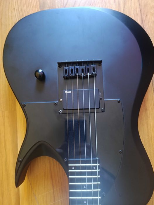 Guitarra  S by Solar com pickup Eng 81 activee
