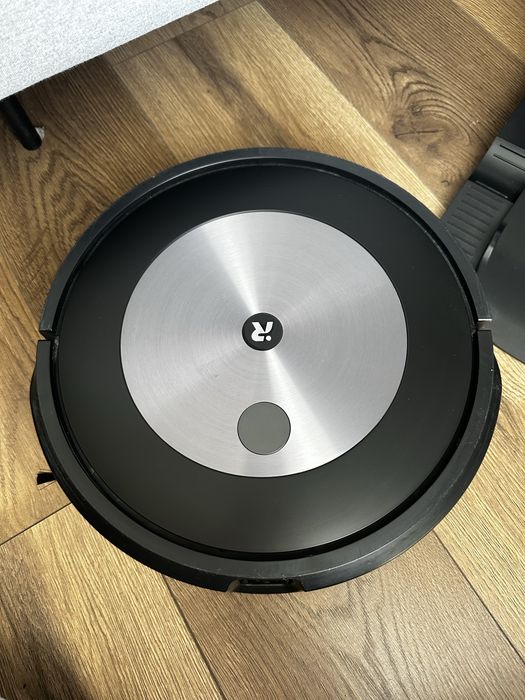 Robot sprzątający iRobot Roomba J7+ Stacja oczyszczająca