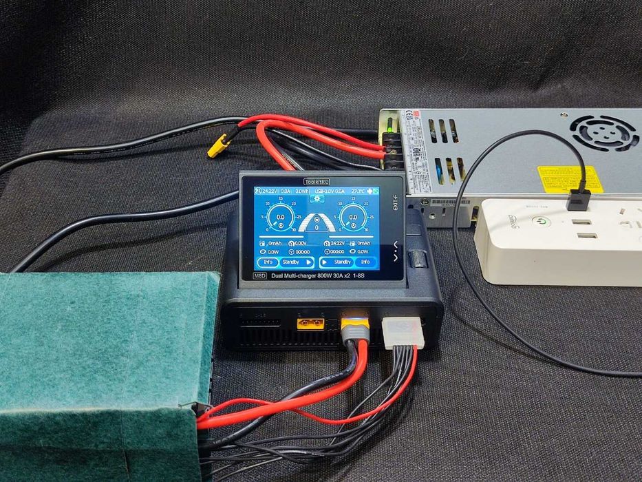 Топовий двопортовий 8S зарядний пристрій для FPV дронів Toolkitrc M8D