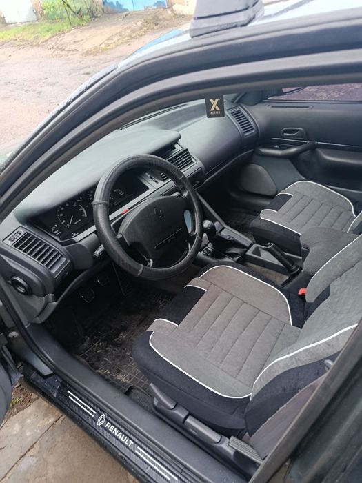 Renault Safrane.