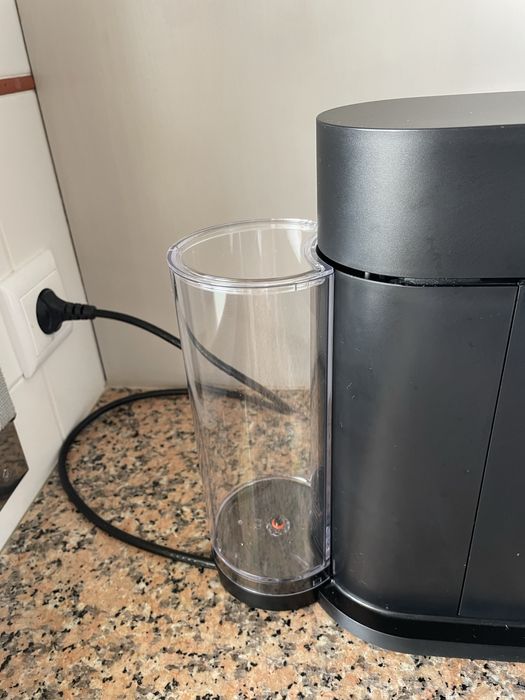 Máquina Nespresso Vertuo Next cinzenta