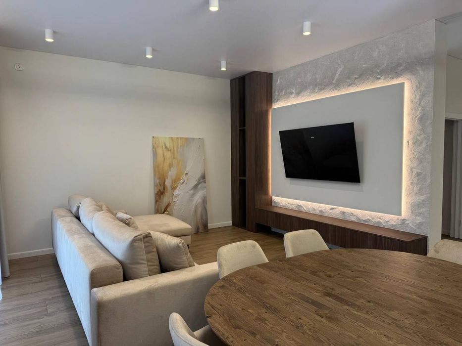 Будинок (від забудовника) 165м² та 7с з басейном вул. Травнева Центр