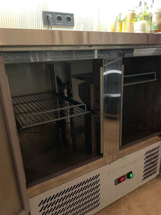 Стіл холодильний Hurakan HKN-GXS2GN. 2-дверний. Нержавійка