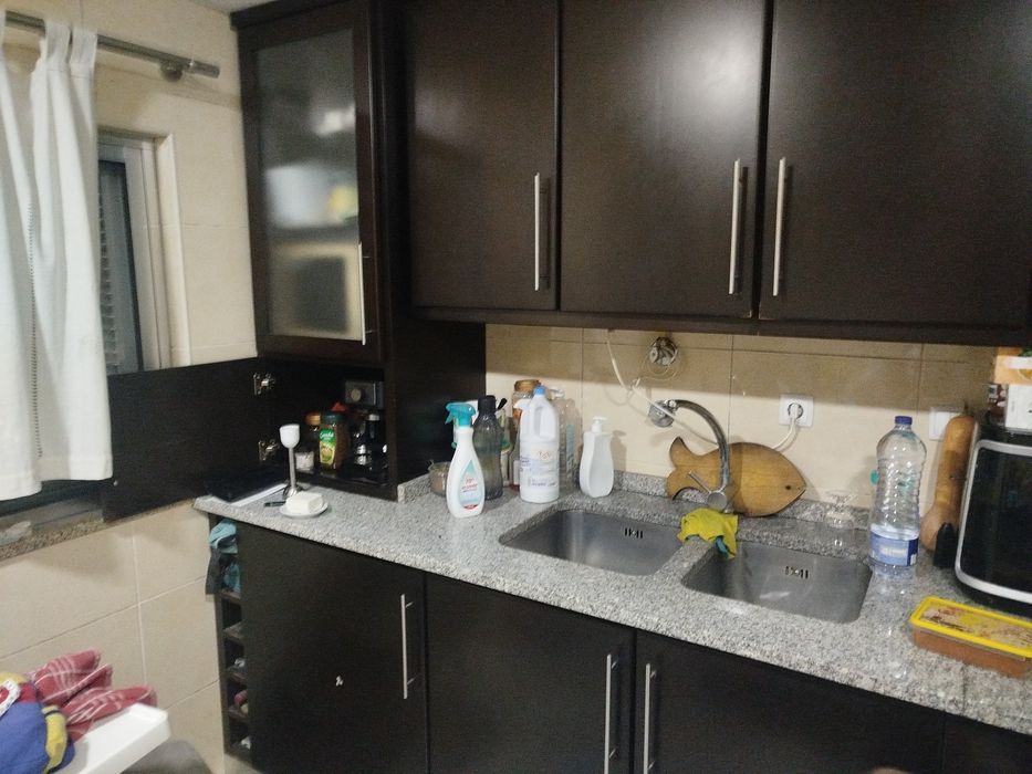 Cozinha  com bancada em pedra