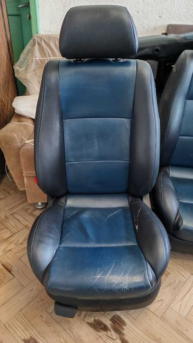 Bancos VW Golf IV desportivos preto/azul em pele/napa