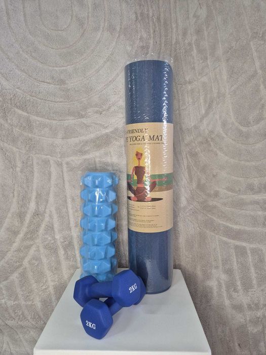Mata do ćwiczeń fitness i jogi  z akcesoriami