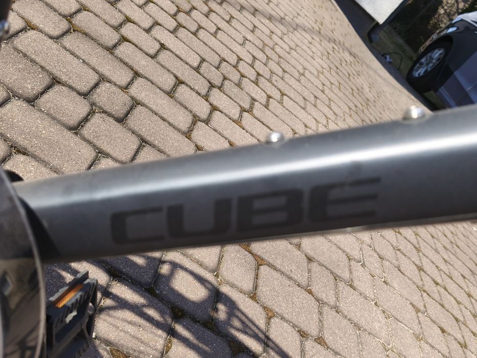 Rower trekingowy cube touring  on1