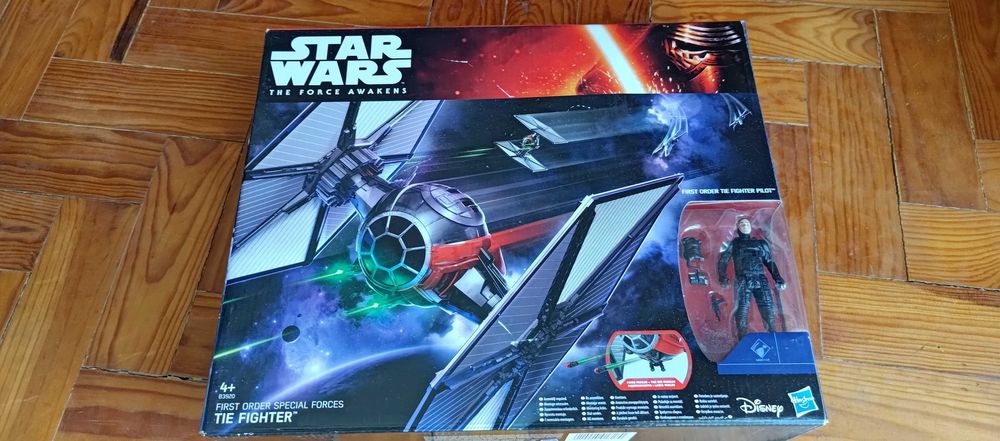 Naves Star Wars e máscara do Chewbacca