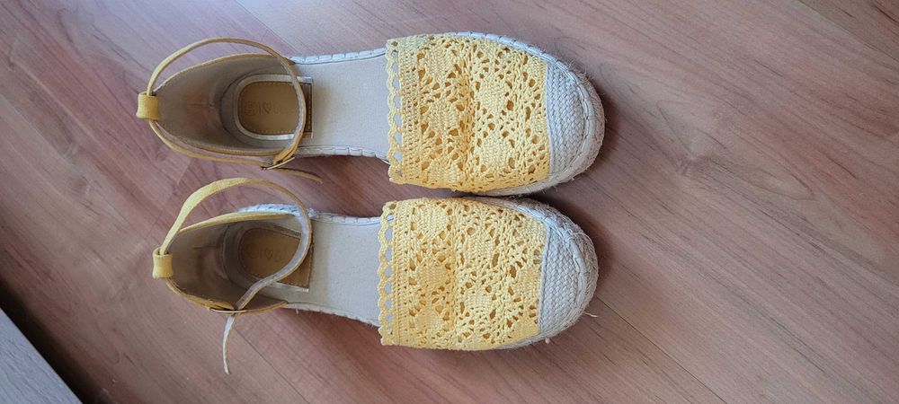 Sandały, espadryle 39