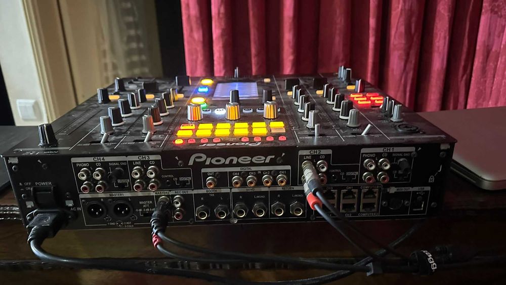 Pioneer DJM 2000 Nexus