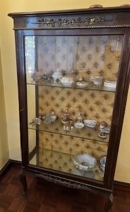 Móvel vitrine clássico