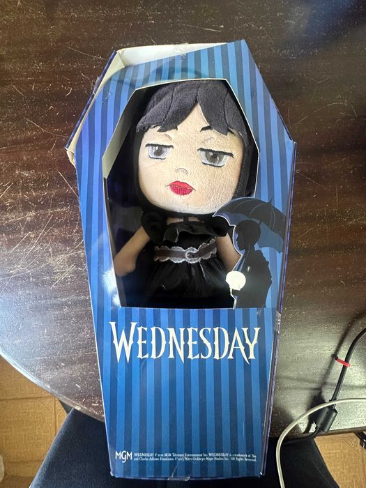 peluche wednesday uniformes nevermore