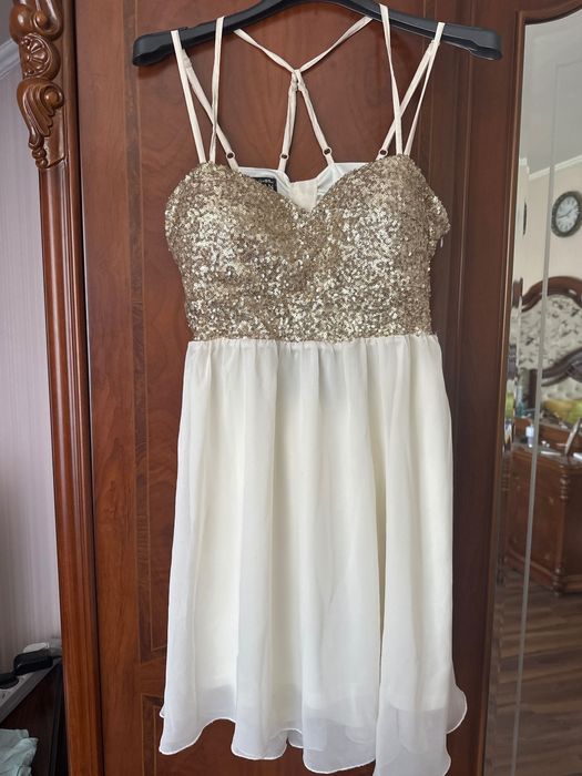 Нарядне стильне плаття