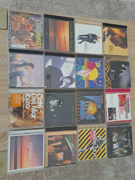 Cds  vários com muito pouco uso para desocupar