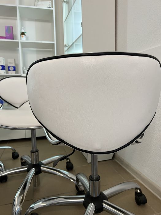 Стул косметологический белый