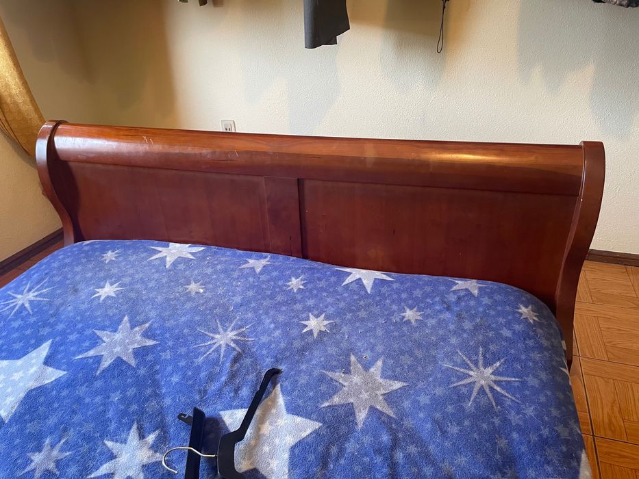 Mobília Quarto (Cama, 2 mesinhas cabeceira e cómoda)