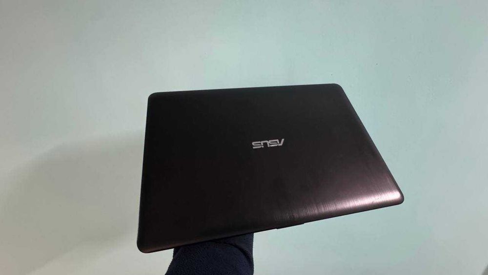 Asus vivobook 15 x540ubr core i5/Ram 8gb/ SSD 240gb