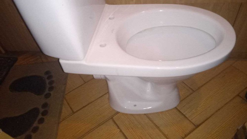 Цілий Унітаз з бачком