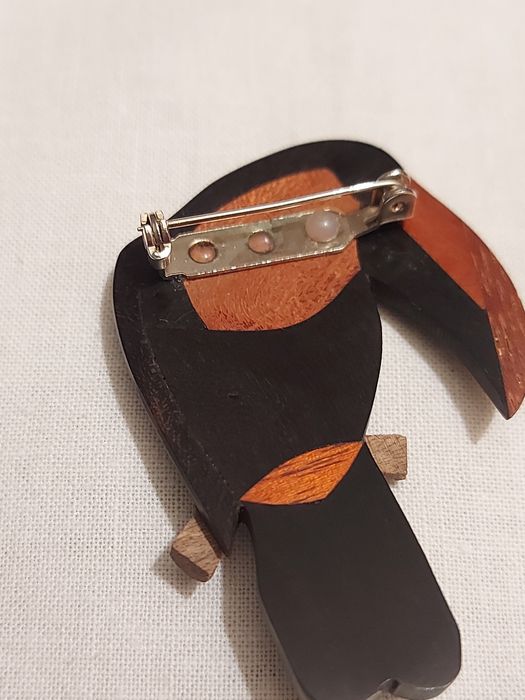 Broche / Pregadeira de Tucano, origem Brasil.