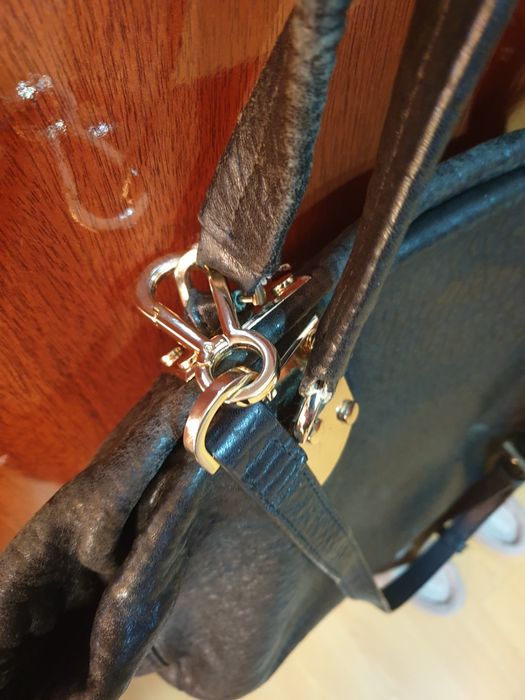 Mala preta com muita classe, pele verdadeira