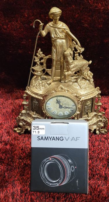 Objectiva SAMYANG 35mm V-AF T1-9FE. 350euros