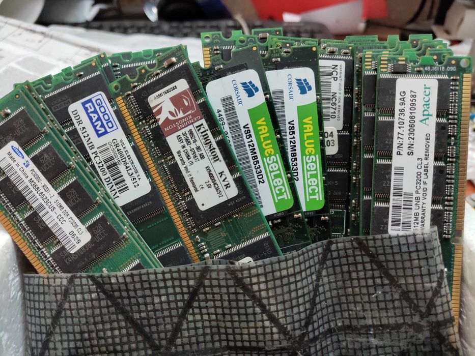 Продам память DDR1 512Mb, DDR2 512Mb, 1024Mb, 1Gb