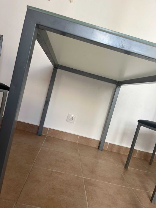 Mesa de jantar e 4 cadeiras