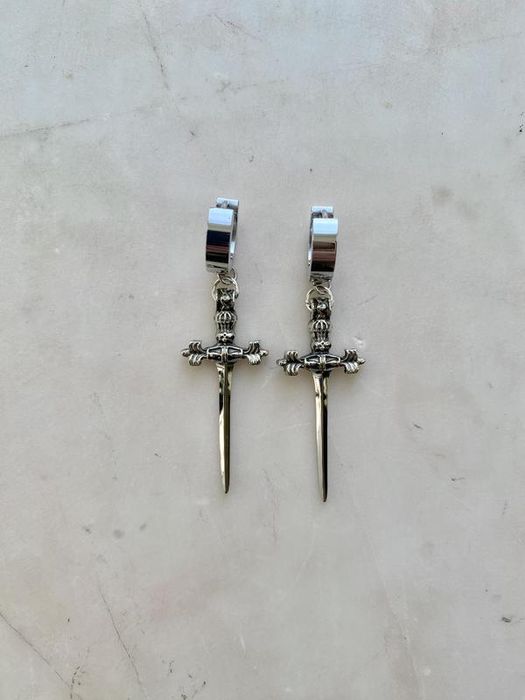 Сережки мечі клинки ножі лицар середньовіччя кольчуга