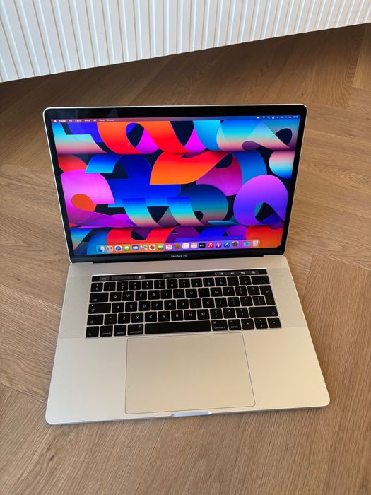 Idealny MacBook Pro 15” 16/256 GB TOUCH BAR SILVER w idealnym stanie!