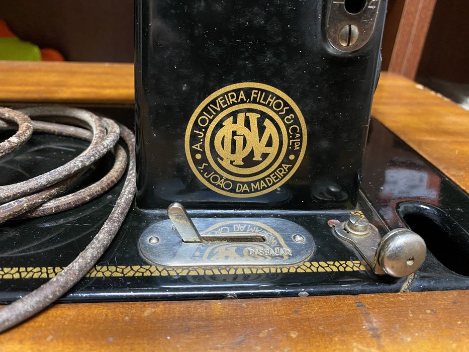 Maquina de Costura antiga Oliva