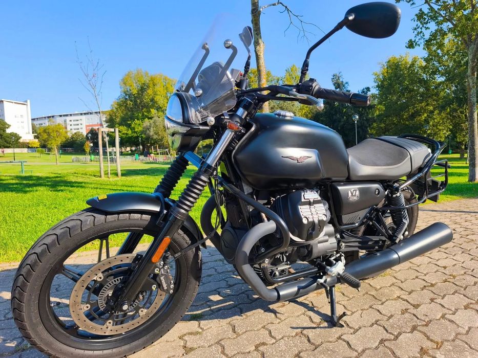 Moto Guzzi V7  850 Stone