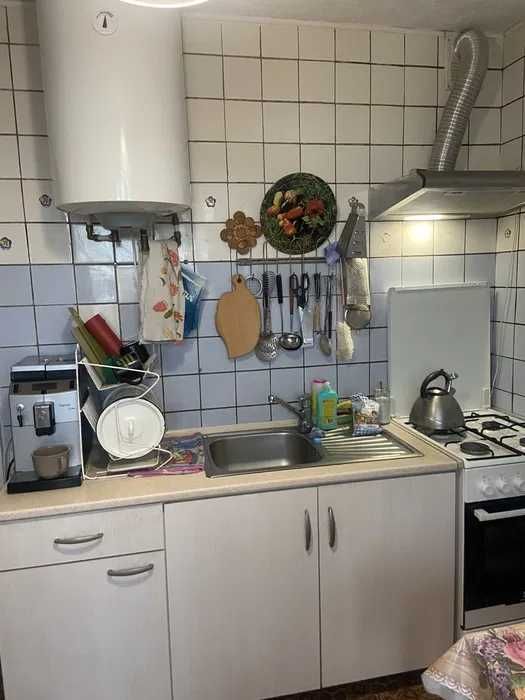 Здам в оренду кімнату біля метро Чернігівська (вул. Кіото, 13).