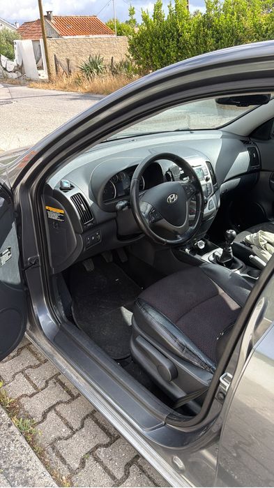 Hyunday  i30 1.6 CRDi - 2009 Muito economico . Carro muito economico ideal para quem procura um veiculo fiavel  para o dia a dia.
