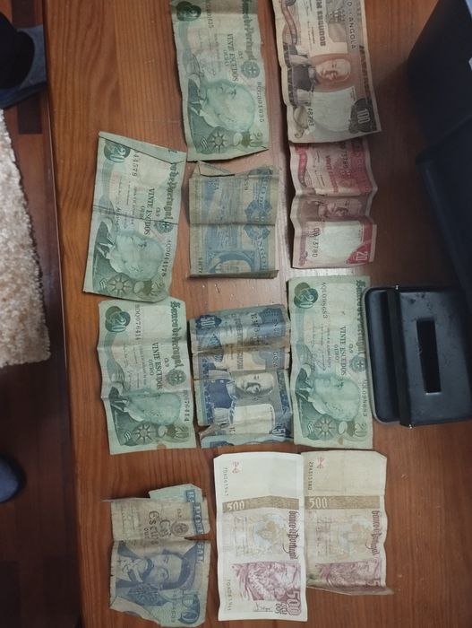 Notas e moedas antigas