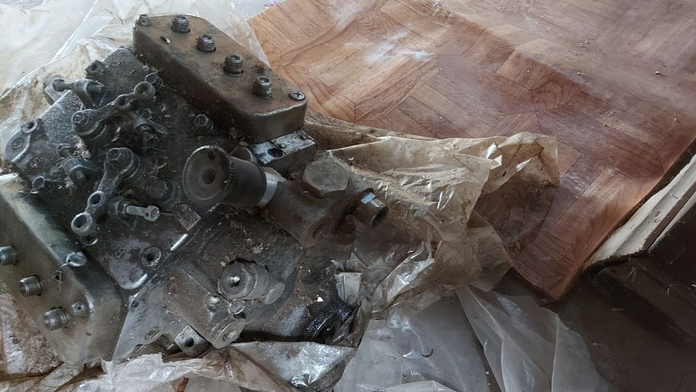 Паливний насос високого тиску, зубчасте колесо, колінчастий вал