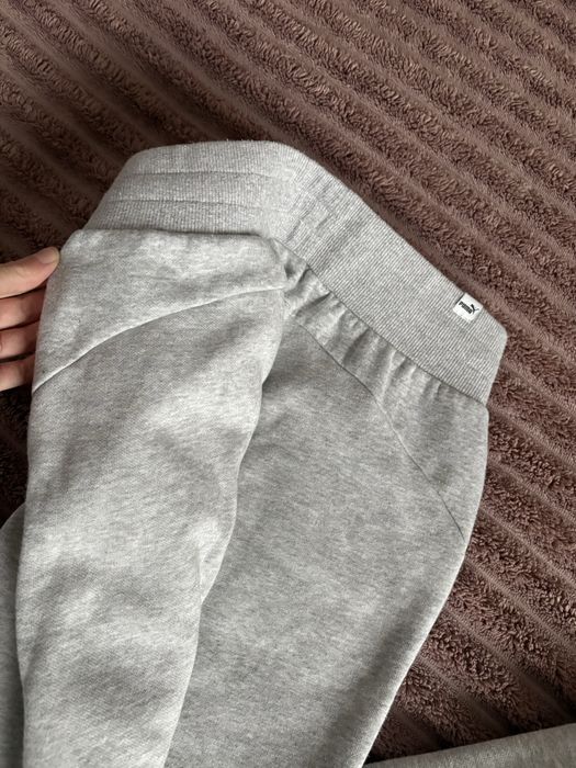 Сірі жіночі спортивні штани пума Puma