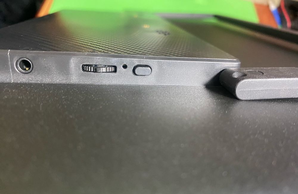 Сенсорний портативний монітор HGFRTEE / 16 дюймів, 60 Гц