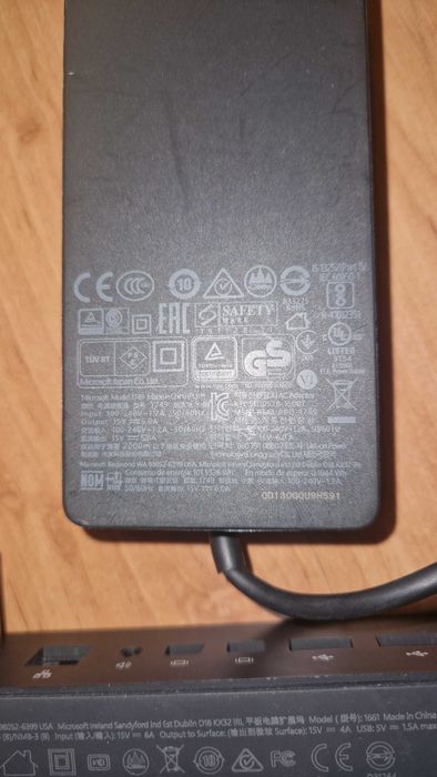 Microsoft Surface Dock 1 (1661) com fonte e cabos
