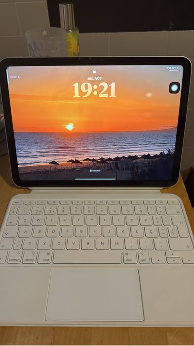 iPad 10.ª Geração 64GB Wi-Fi + Cellular (Dados Móveis)