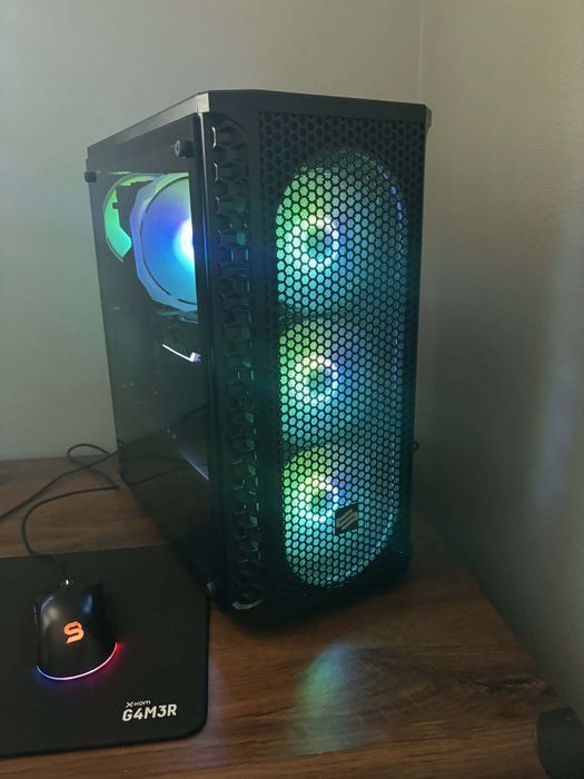 Całe stanowisko / Komputer RYZEN GTX