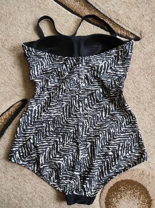 Сдельные купальники в наличии