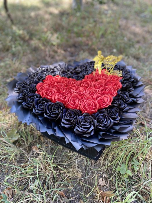Розы из атласной ленты для героя