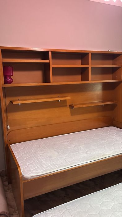 Duas Camas de Solteiro em Madeira com Estante estudio