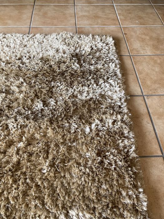 Tapete bege de pelos